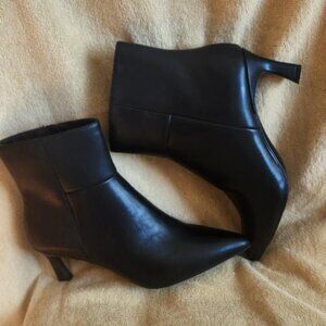 Madden Girl Faux Leather Pointed Black Booties Sz 8M